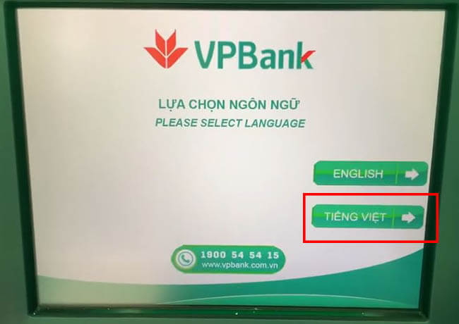 Buoc-1-cho-the-atm-vpbank-vao-dau-doc-the-va-chon-ngon-ng*.jpg