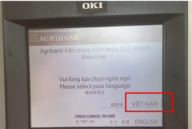 Buoc-1-nhet-the-vao-ATM-agribank-va-chon-ngon-ng*-dang-nhap.jpg