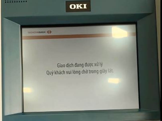 Giao-dich-nop-tien-techcombank-tai-atm-dang-duoc-xu-ly.jpg