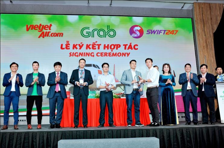 GRAB-hop-tac-vietjet-swift247.jpg