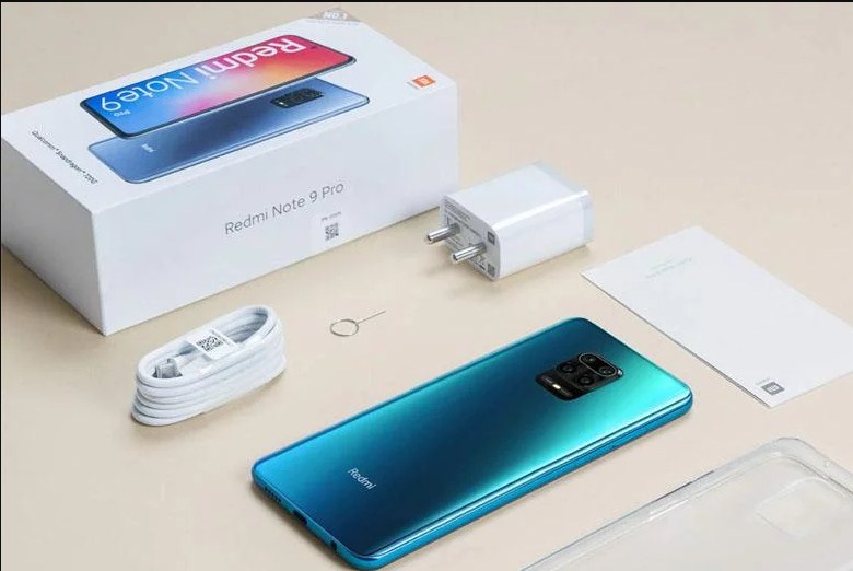 Hộp phụ kiện của Redmi Note 9S rất đầy đủ