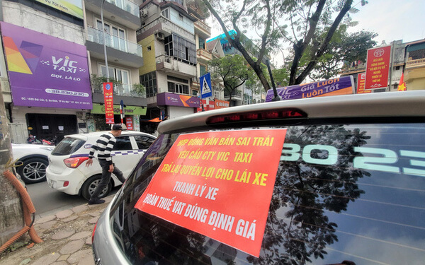 tai-xe-vic-taxi-bieu-tinh.jpg