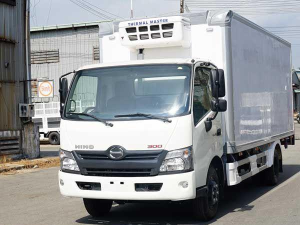 xe-tai-hino-thung-dong-lanh-6.jpg