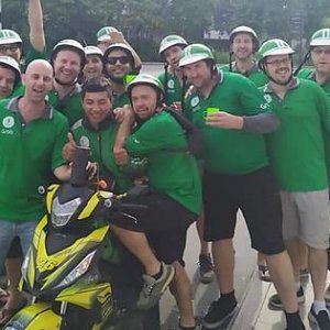 Tây balo chạy GrabBike